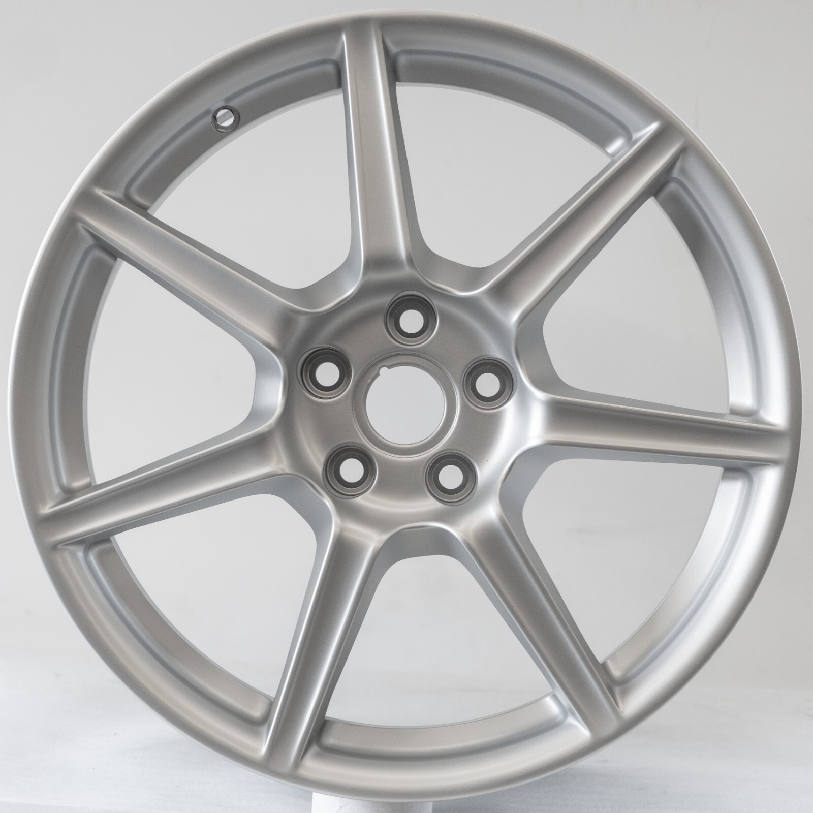 Aston Martin V8 Vantage 19" inch Rear rim OEM 2006 2007 2008 Original wheel - Image 2