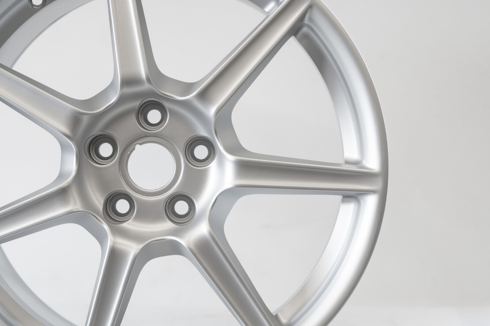 Aston Martin V8 Vantage 19" inch Rear rim OEM 2006 2007 2008 Original wheel - Image 4