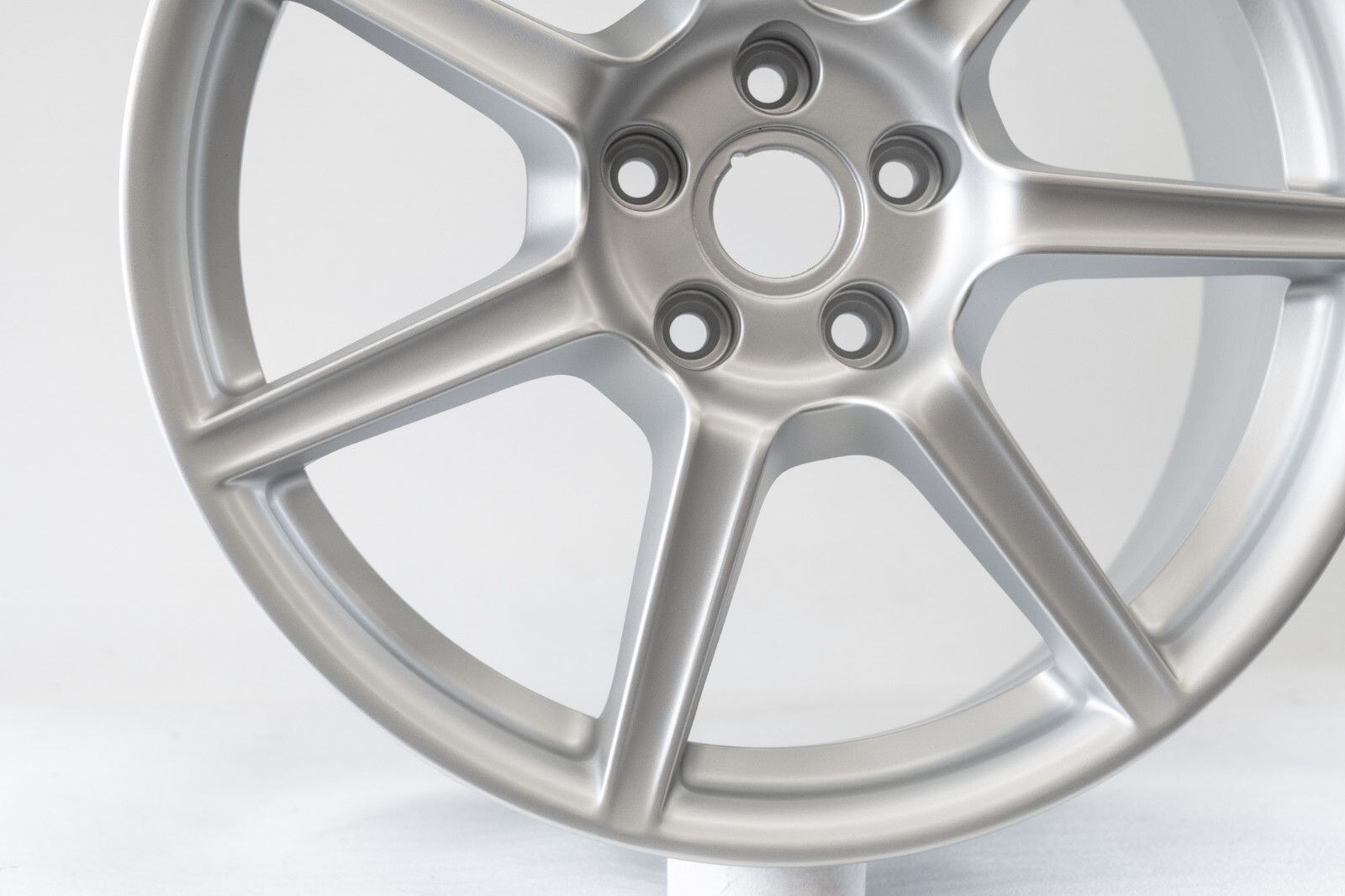 Aston Martin V8 Vantage 19" inch Rear rim OEM 2006 2007 2008 Original wheel - Image 5