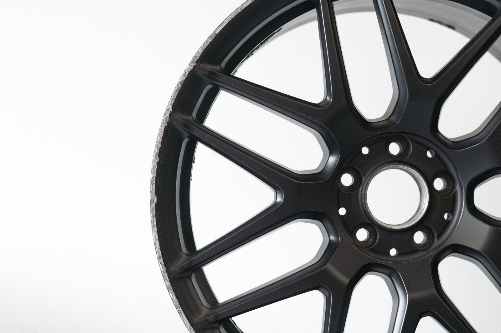 Mercedes E63 E63S AMG 20" Rear rim OEM 2018 2019 2020 Original factory mag wheel – Image 4