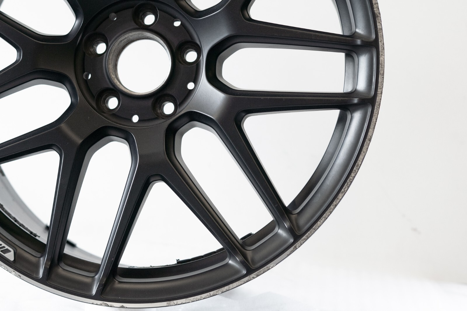 Mercedes E63 E63S AMG 20" Rear rim OEM 2018 2019 2020 Original factory mag wheel – Image 5