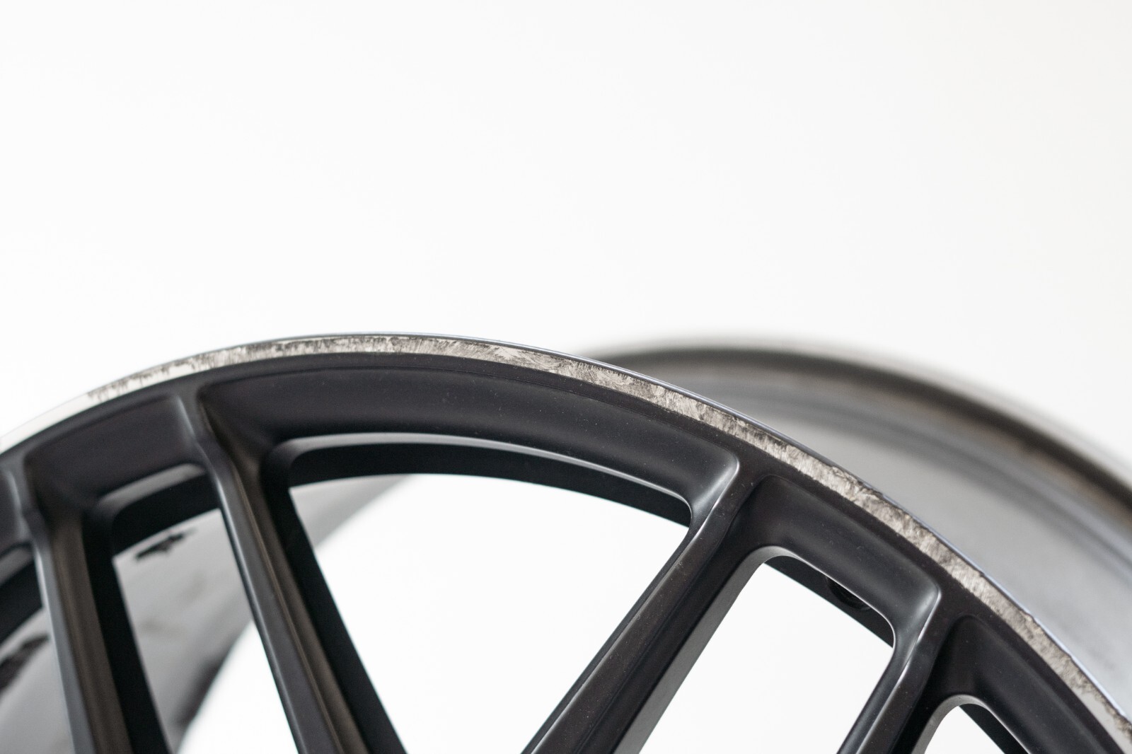 Mercedes E63 E63S AMG 20" Rear rim OEM 2018 2019 2020 Original factory mag wheel – Image 7