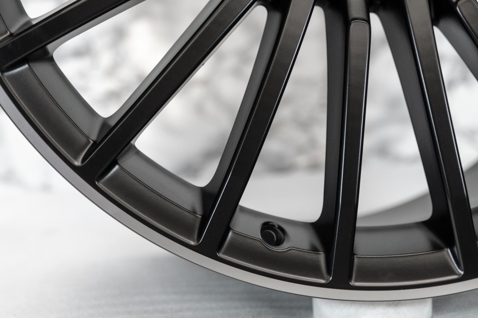 Mercedes GLC63 GLC63s 21" inch Rear Rim 2020 2021 2022 2023 Genuine AMG Wheel – Image 9