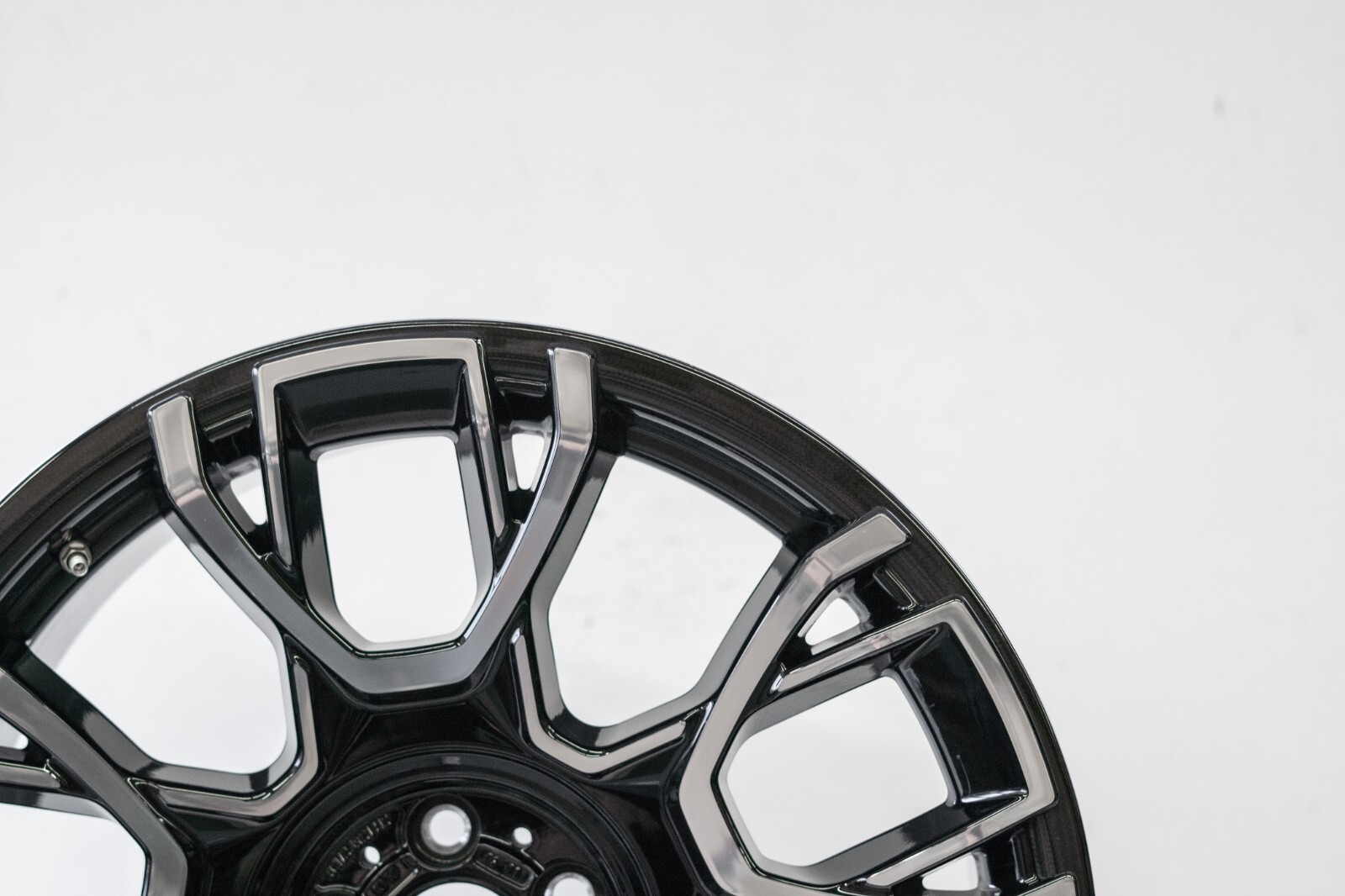 Rolls Royce Ghost 21" inch Front rim OEM 2020-2024 Black Badge Carbon Wheel - Image 3