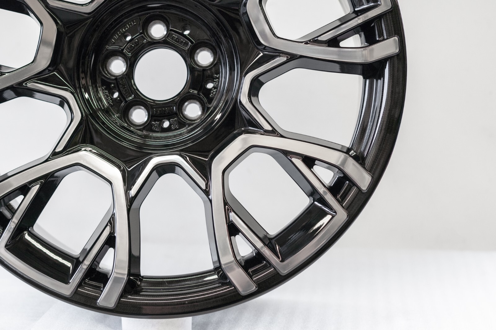 Rolls Royce Ghost 21" inch Front rim OEM 2020-2024 Black Badge Carbon Wheel - Image 5