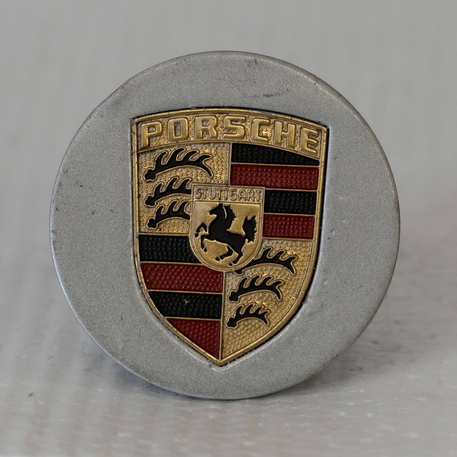 Porsche Carrera 911 944 Center Cap OEM 1984-1994 Silver Gold Crest 92836103206 – Image 2