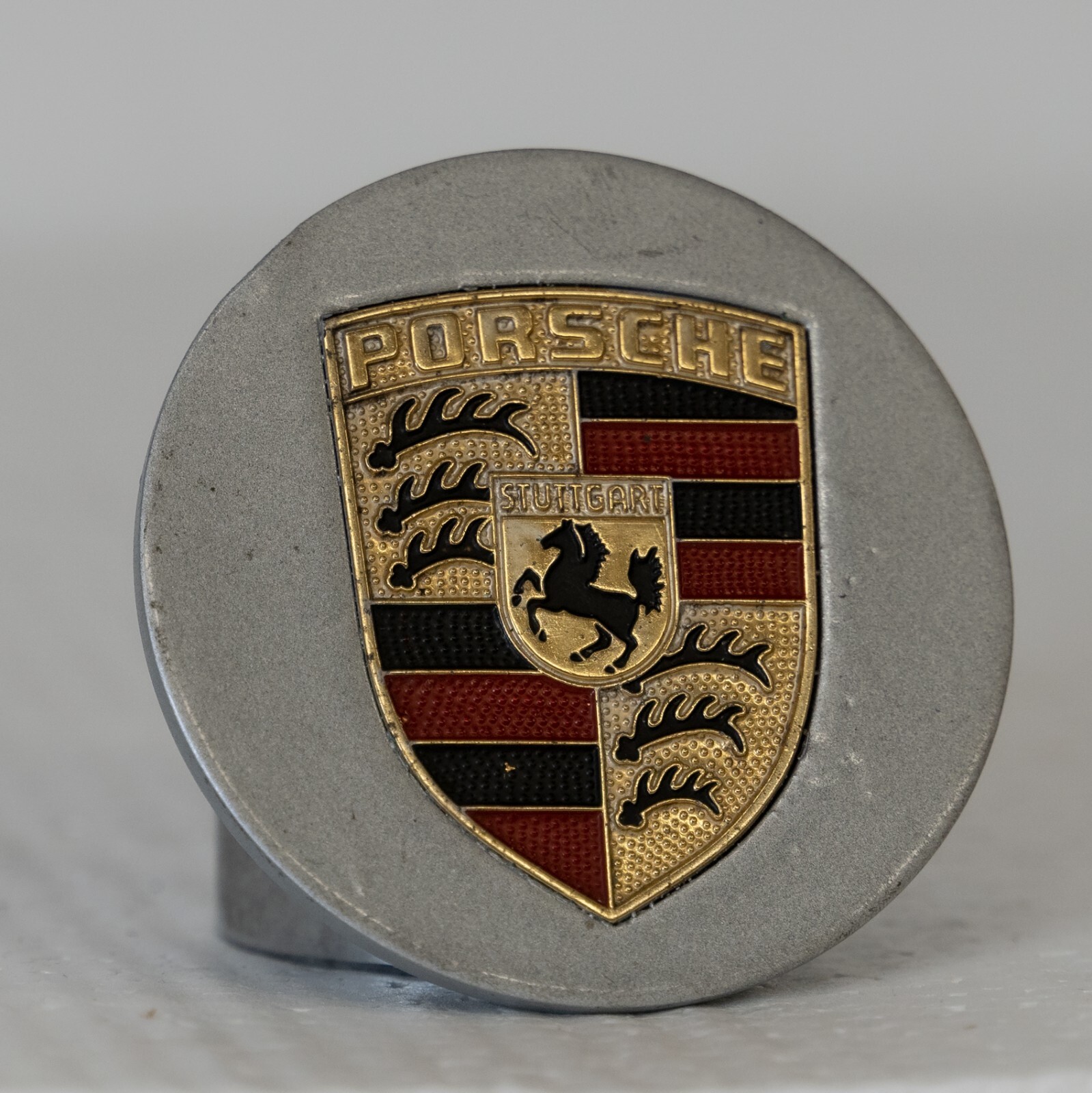 Porsche Carrera 911 944 Center Cap OEM 1984-1994 Silver Gold Crest 92836103206 – Image 3