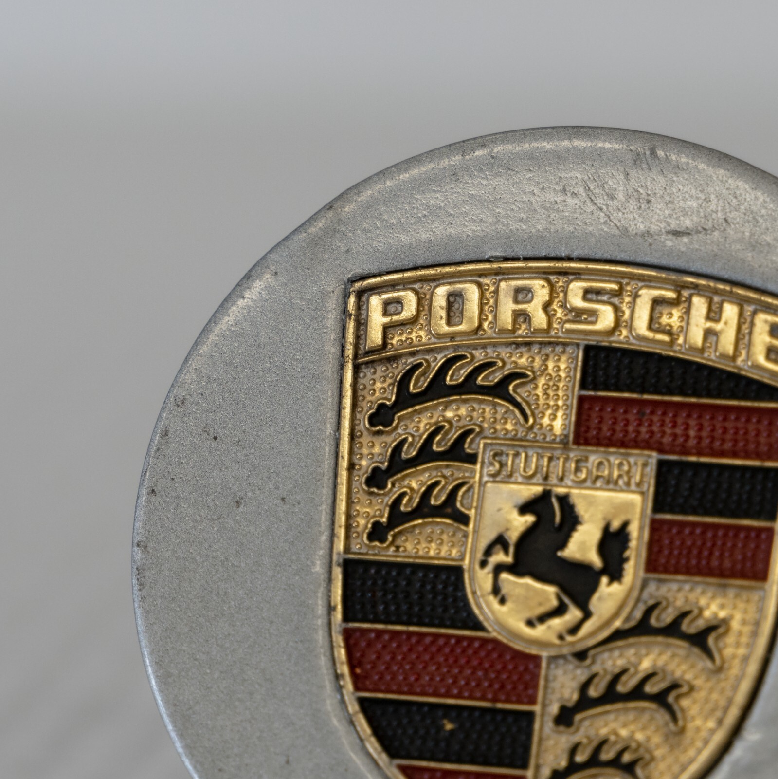 Porsche Carrera 911 944 Center Cap OEM 1984-1994 Silver Gold Crest 92836103206 – Image 4