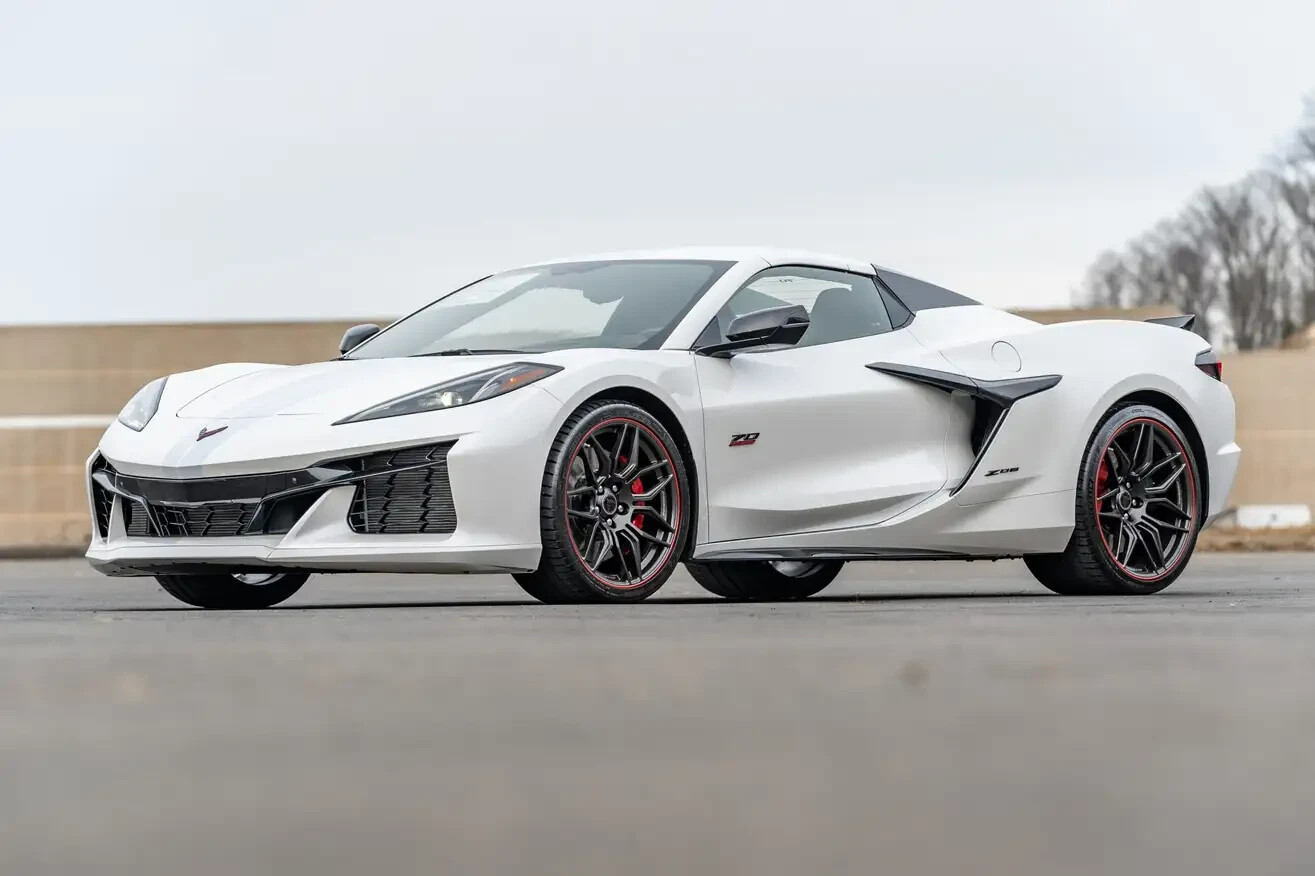 Chevrolet Corvette Z06 C8 20"/21" inch rim Genuine Red lip Forged OEM Wheel Set – Image 3