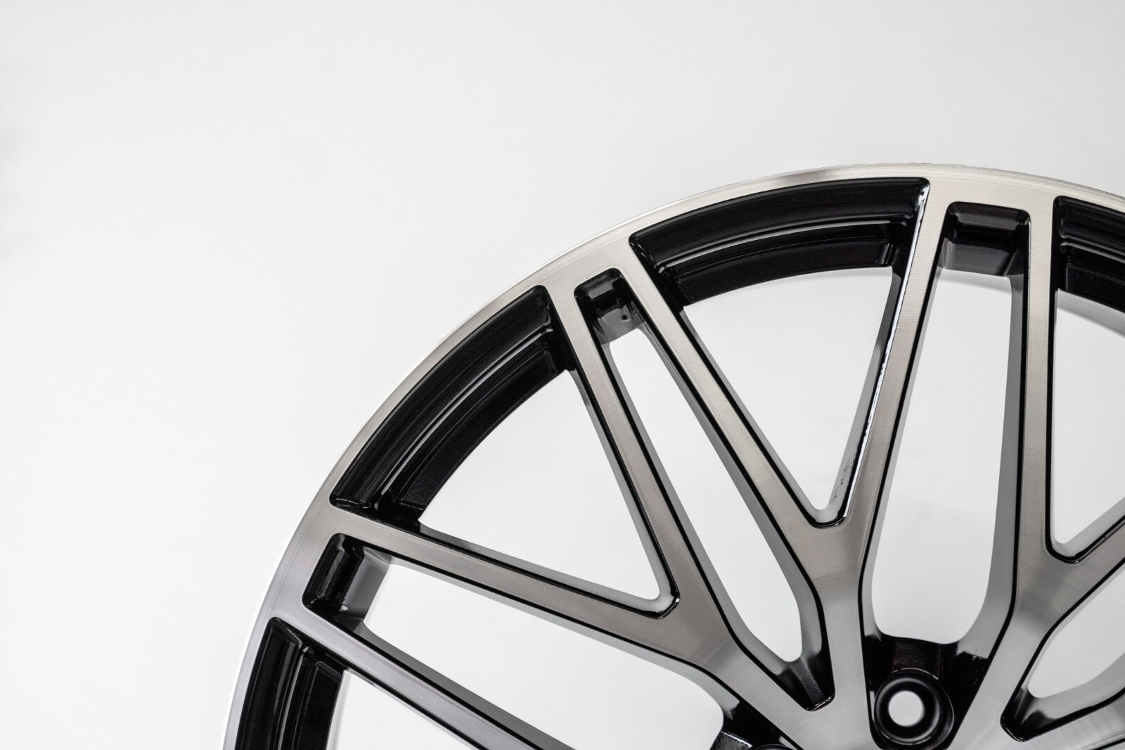 Porsche Macan S GTS 21" inch Front rim OEM 2022 2023 2024 RS Spyder wheel - Image 3