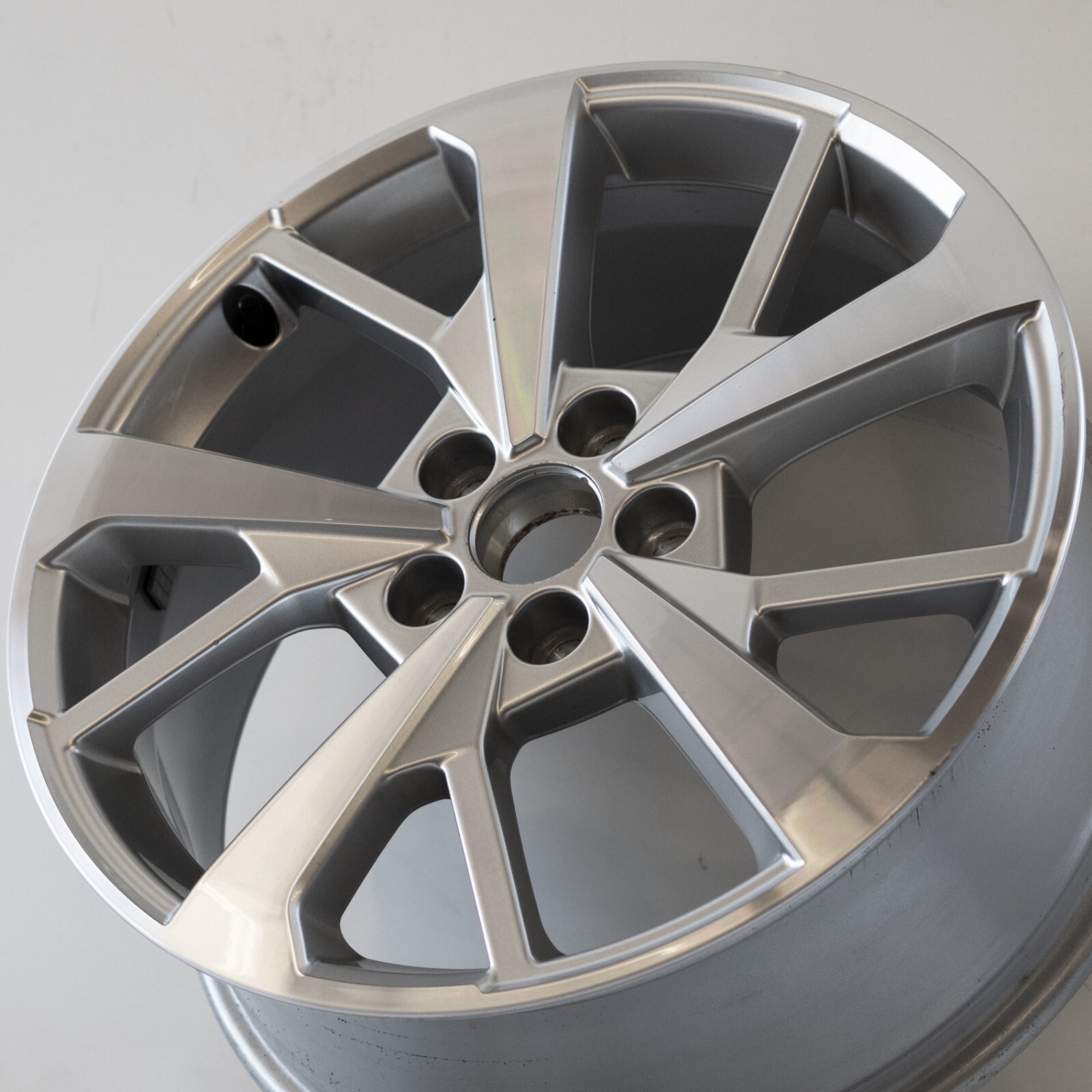 Audi Q3 18" inch rim OEM 2020 2021 2022 Genuine Original Factory wheel