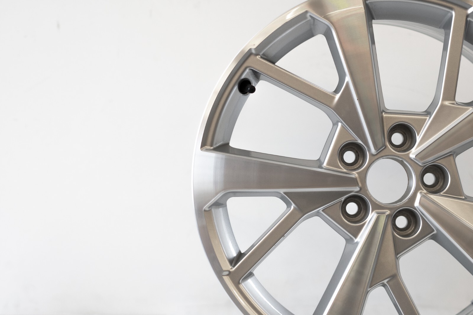 Audi Q3 18" inch rim OEM 2020 2021 2022 Genuine Original Factory wheel – Image 4