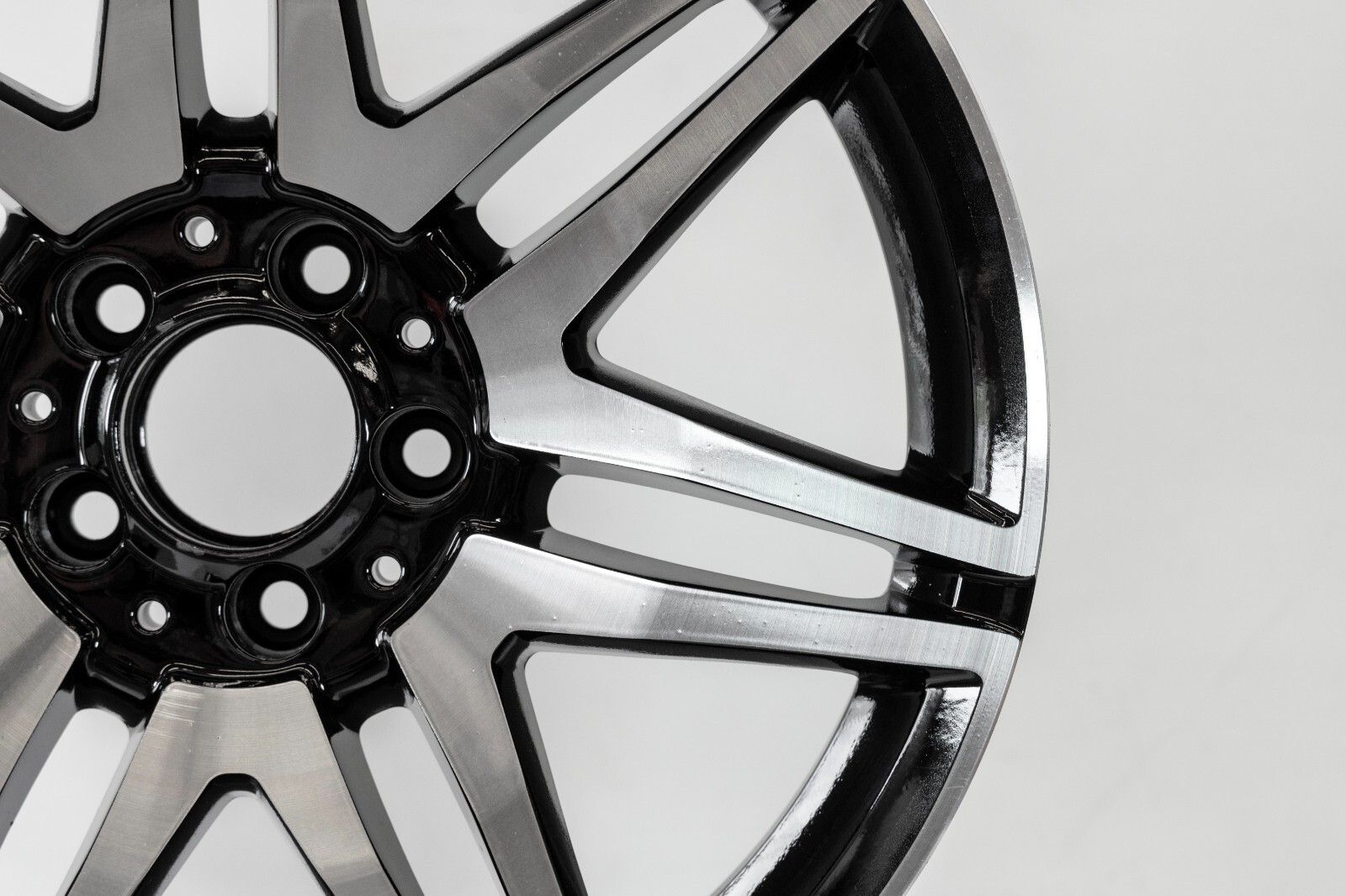 Mercedes C250 C300 C350 18" inch Rear rim 2008-2015 Genuine Original AMG wheel – Image 4