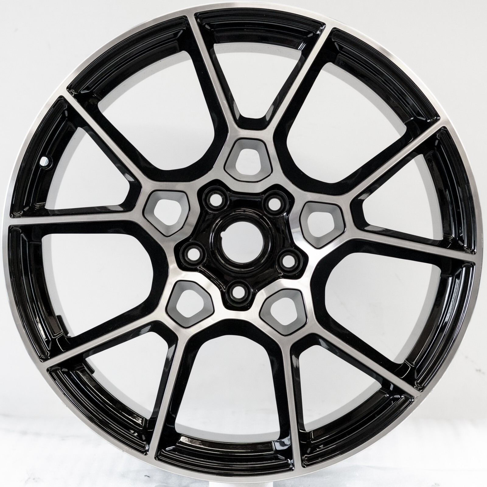 Aston Martin DBX 22" inch Front Rim OEM 2020 2021 2022 2023 Genuine Wheel - Image 2