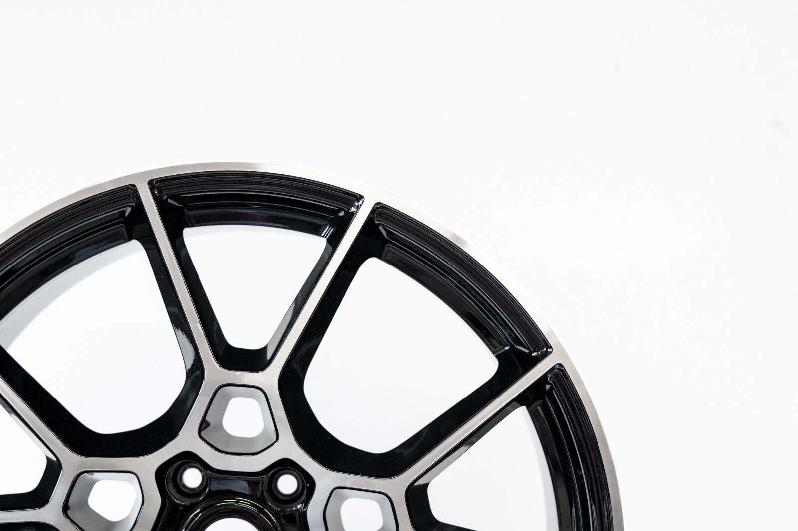 Aston Martin DBX 22" inch Front Rim OEM 2020 2021 2022 2023 Genuine Wheel - Image 3