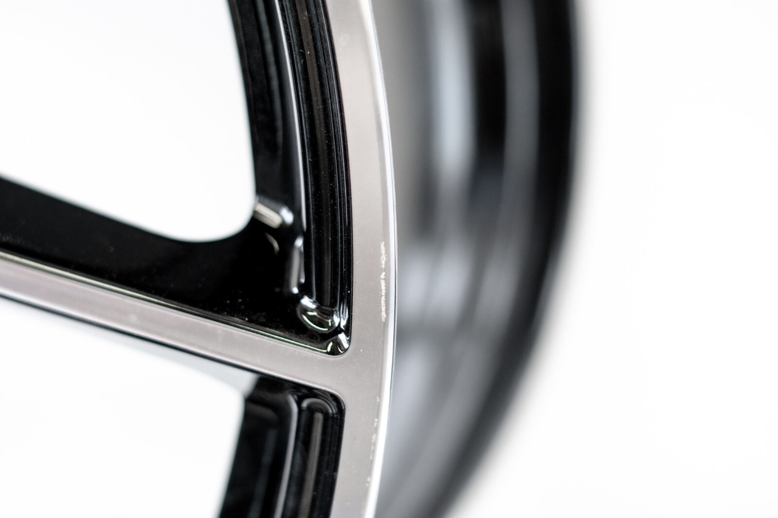Aston Martin DBX 22" inch Front Rim OEM 2020 2021 2022 2023 Genuine Wheel - Image 8