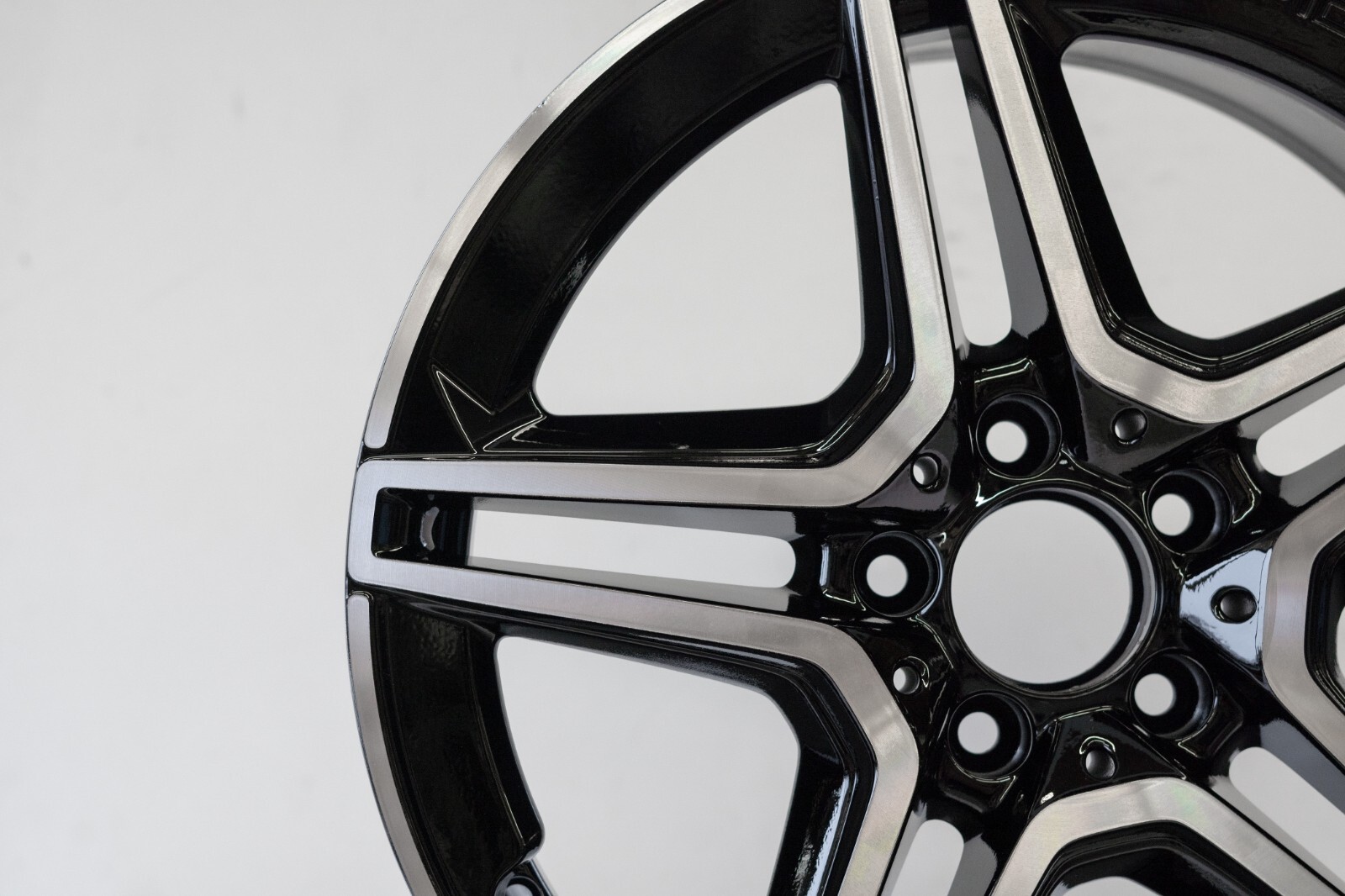 Mercedes C300 18" inch Front rim OEM 2019 2020 2021 2022 AMG ORIGINAL Mag wheel - Image 4