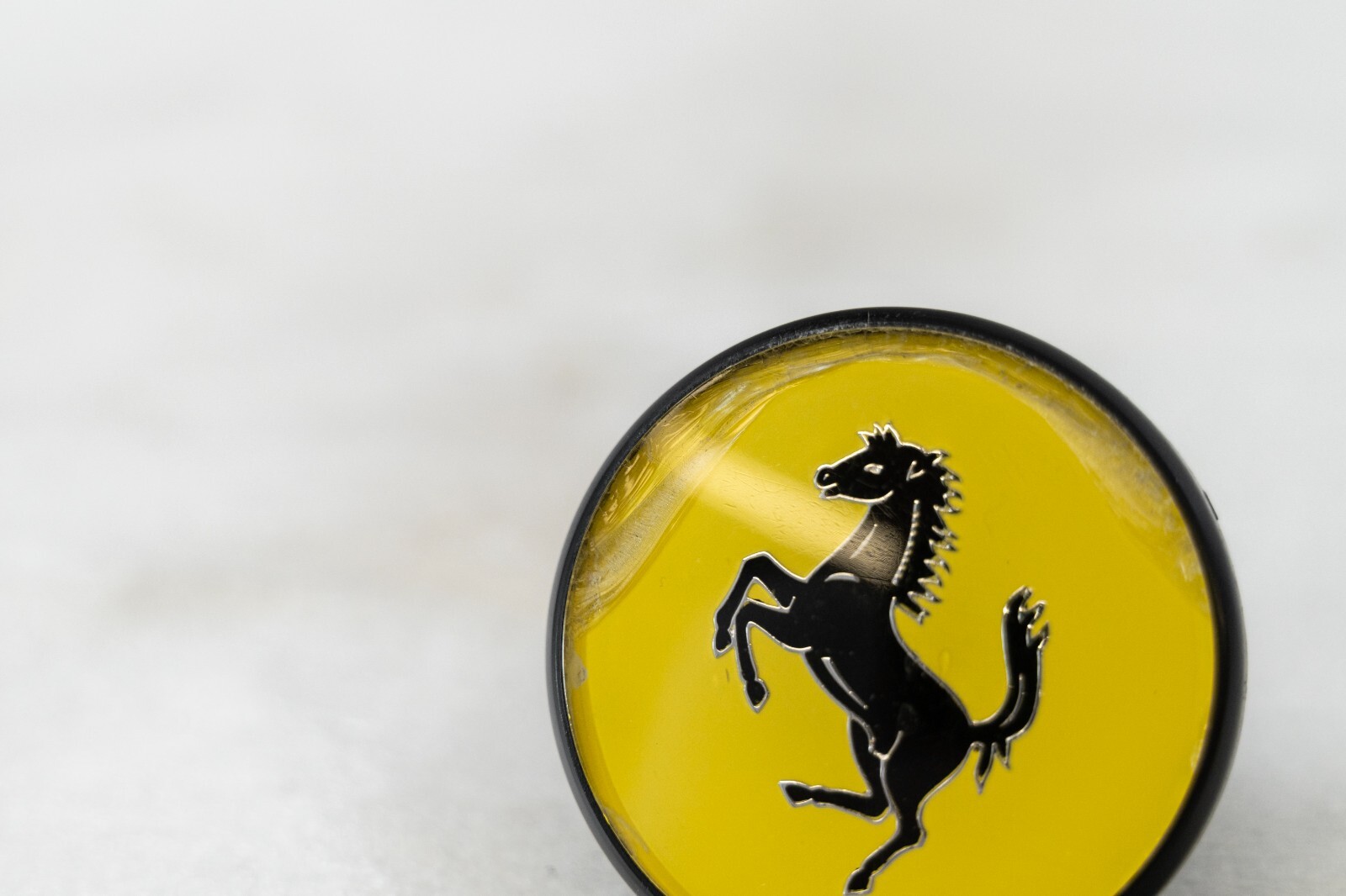 Ferrari Center cap OEM Genuine Yellow with black Prancing Horse 340066 - Image 4