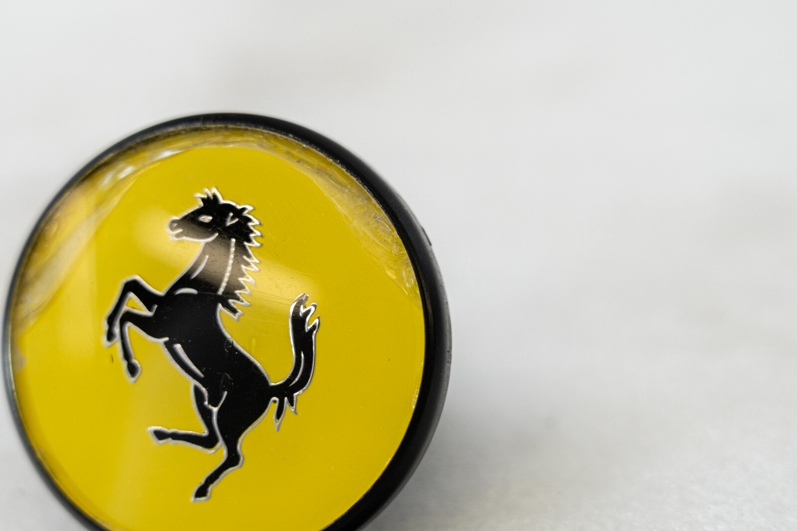 Ferrari Center cap OEM Genuine Yellow with black Prancing Horse 340066 - Image 6