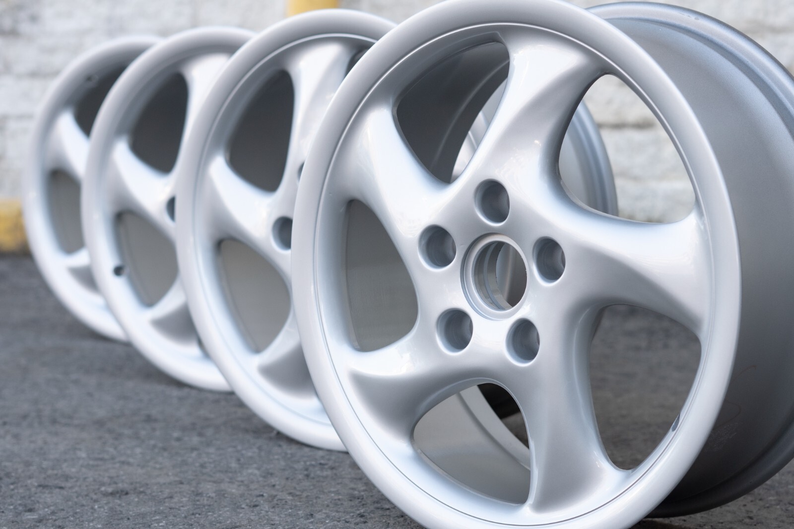 Porsche 911 993 996 Carrera 18" inch rim OEM Hollow Spoke Narrow body Wheel SET
