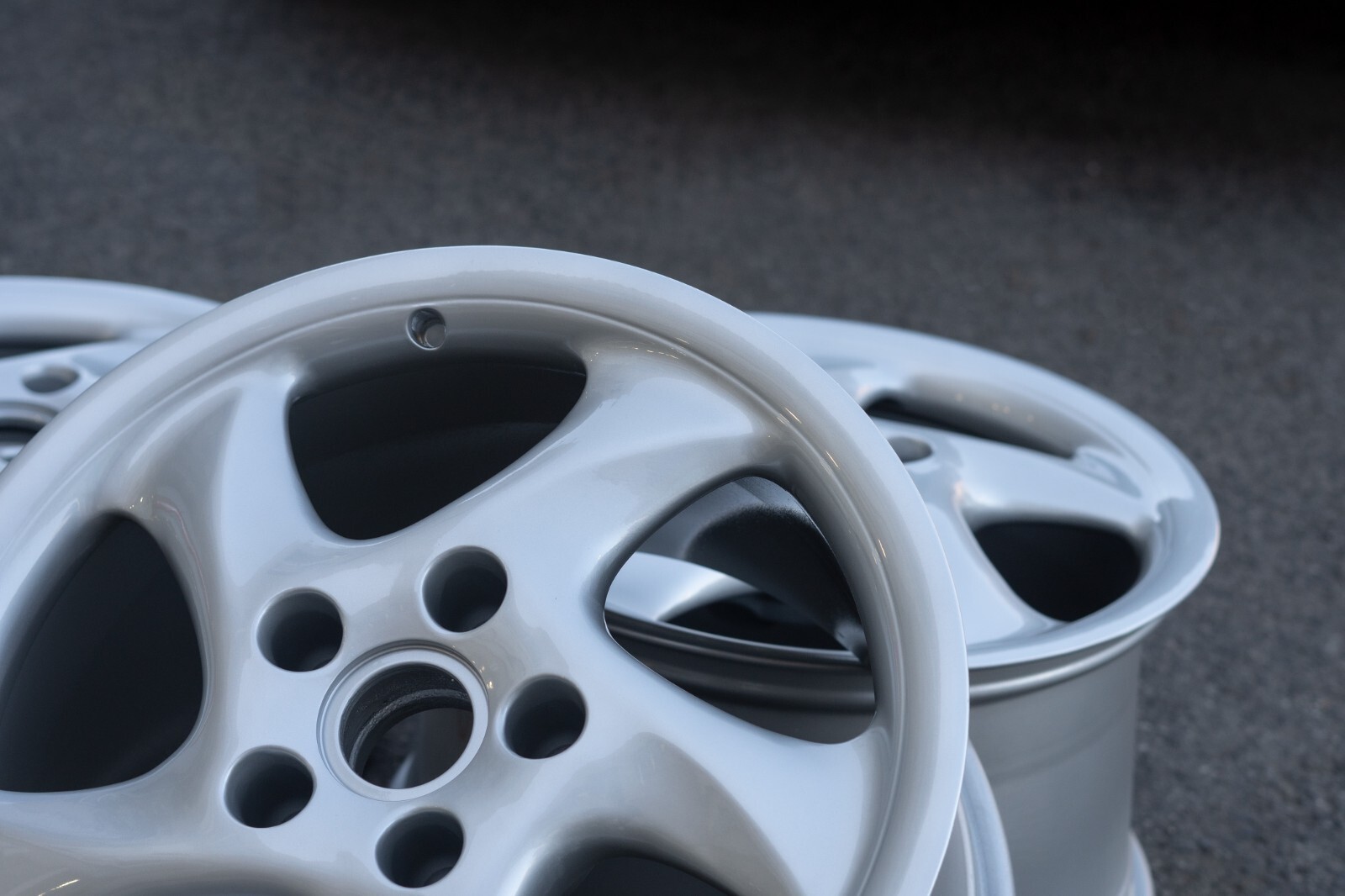Porsche 911 993 996 Carrera 18" inch rim OEM Hollow Spoke Narrow body Wheel SET - Image 5