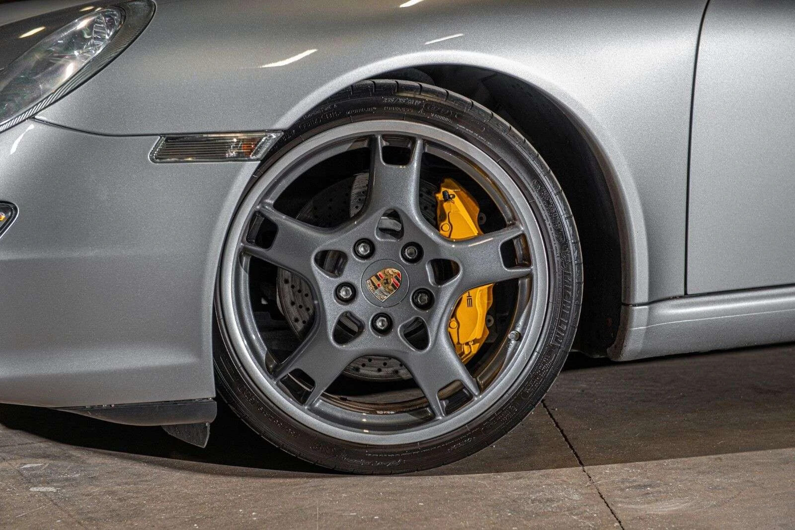 Porsche Carrera 4 4S 911 997 19" inch rim OEM 2005-2013 Lobster claw wheel set - Image 4