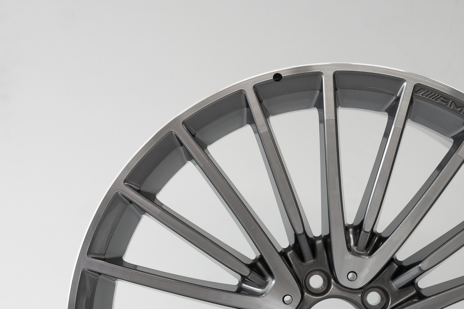 Mercedes GLC63 GLC63s 21" inch Rear Rim 2020 2021 2022 2023 Genuine AMG Wheel - Image 3