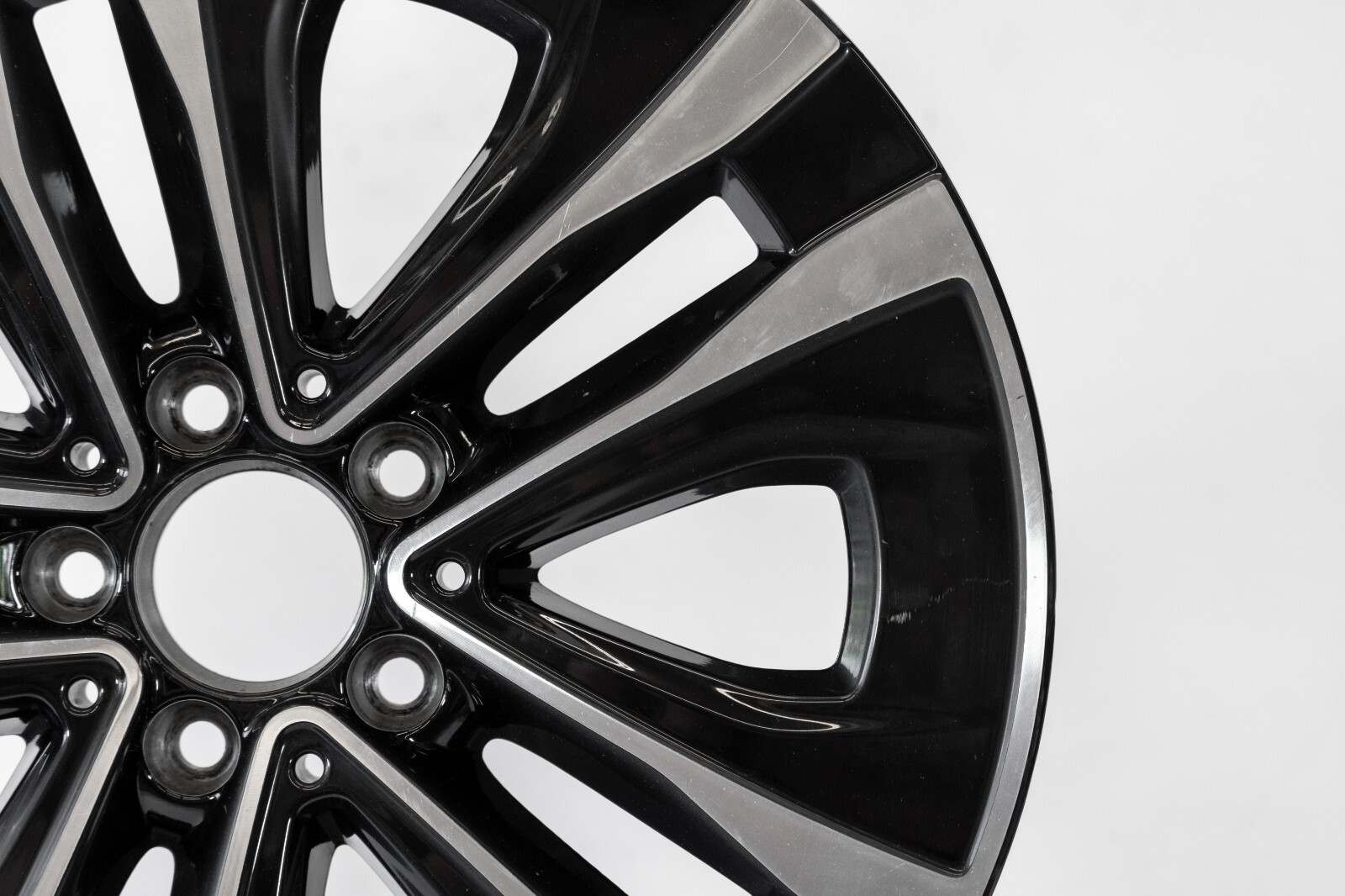 Mercedes A250 CLA250 18" inch rim OEM 2018-2025 Genuine Original Wheel - Image 4