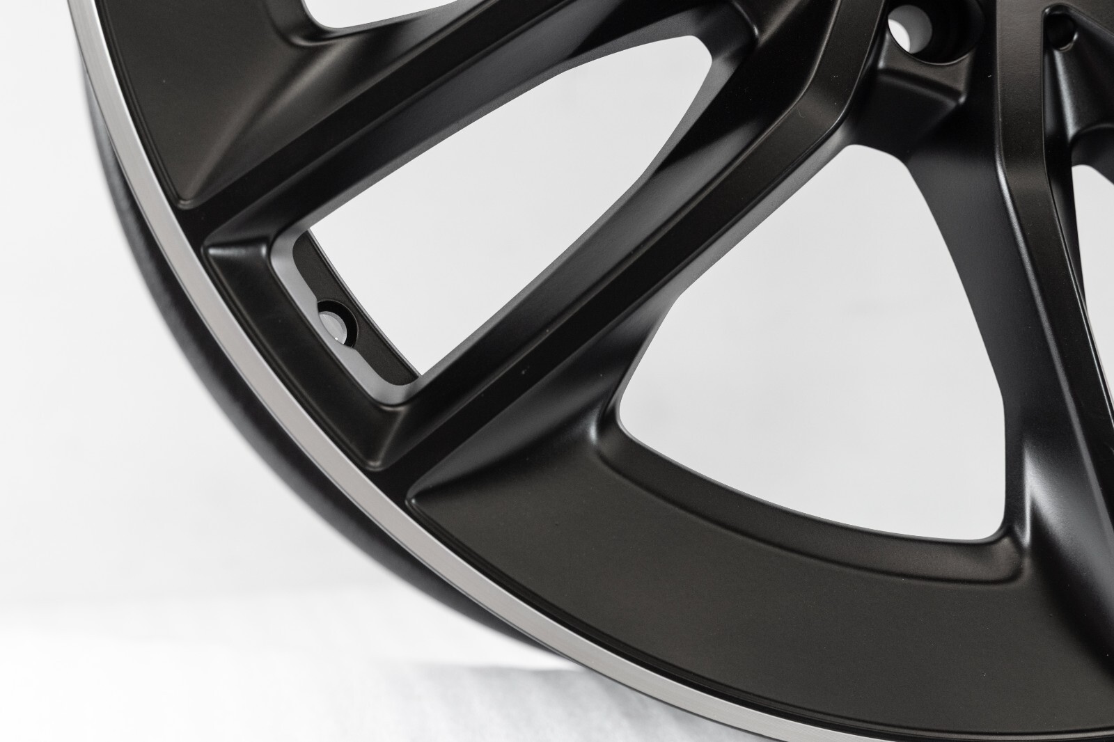 Mercedes GLA250 GLA35 GLB250 GLB35 19" inch rim OEM 2021 2022 2023 AMG Wheel SET – Image 12