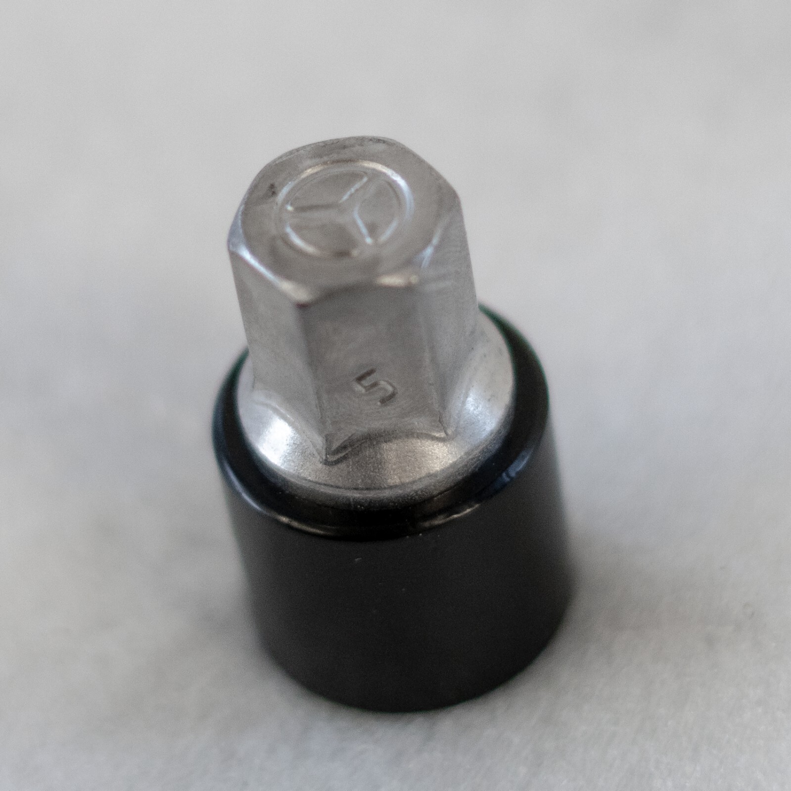 Mercedes CL550 CLS450 E43 S63 Wheel lock set Genuine Original Black bolt lug set - Image 5