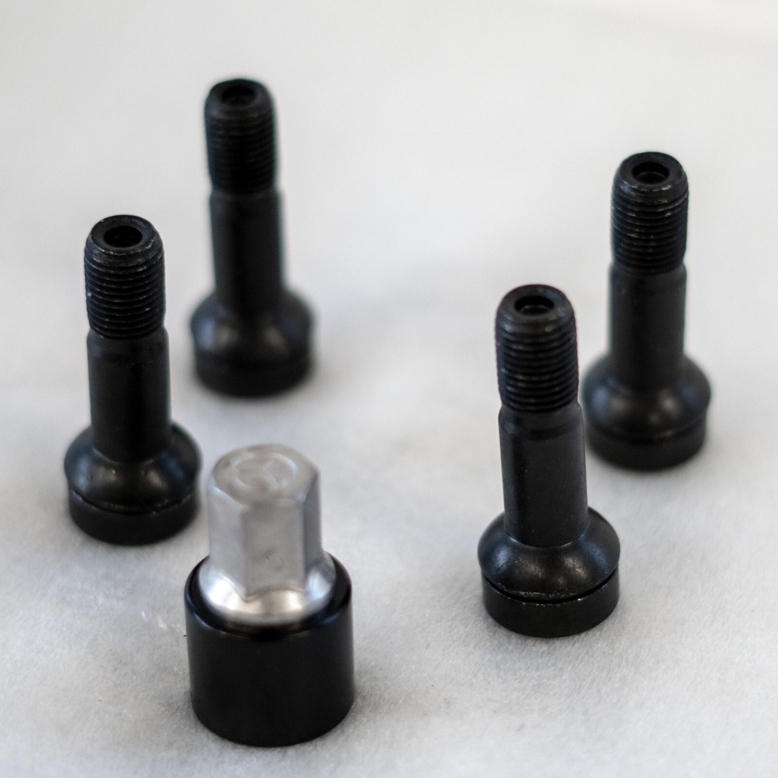 Mercedes CL550 CLS450 E43 S63 Wheel lock set Genuine Original Black bolt lug set - Image 6