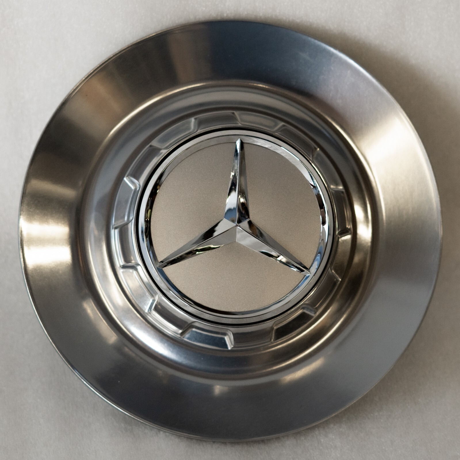 Mercedes Benz C63s E63s CLS63s AMG OEM Genuine Silver center cap wheel hub cover - Image 3