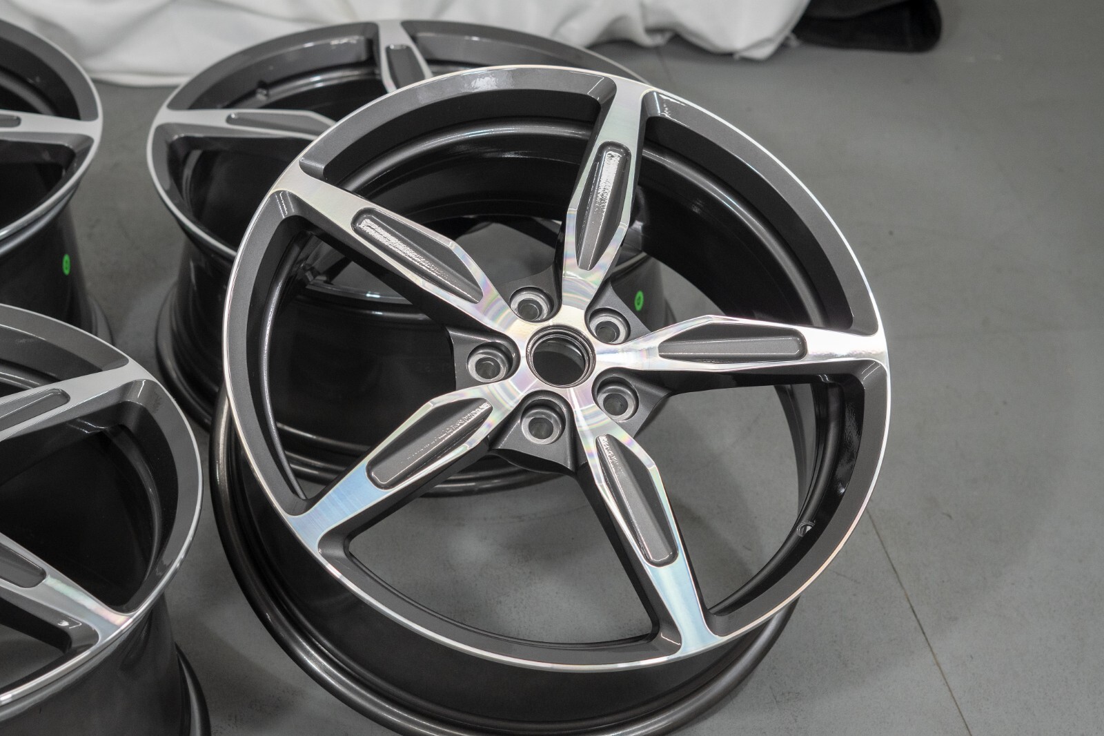 Ferrari California T 20" inch rim OEM 2008-2017 Genuine NEW Forged wheel set - Image 3