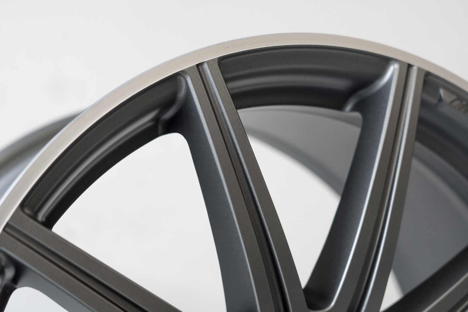Mercedes E63 E63s AMG 19" inch Rear rim OEM 2009-2016 Genuine Original wheel - Image 9