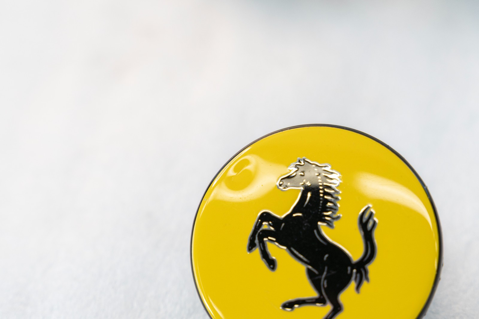 Ferrari Center cap OEM Genuine Yellow with black Prancing Horse 340066 Set of 4 – Image 13