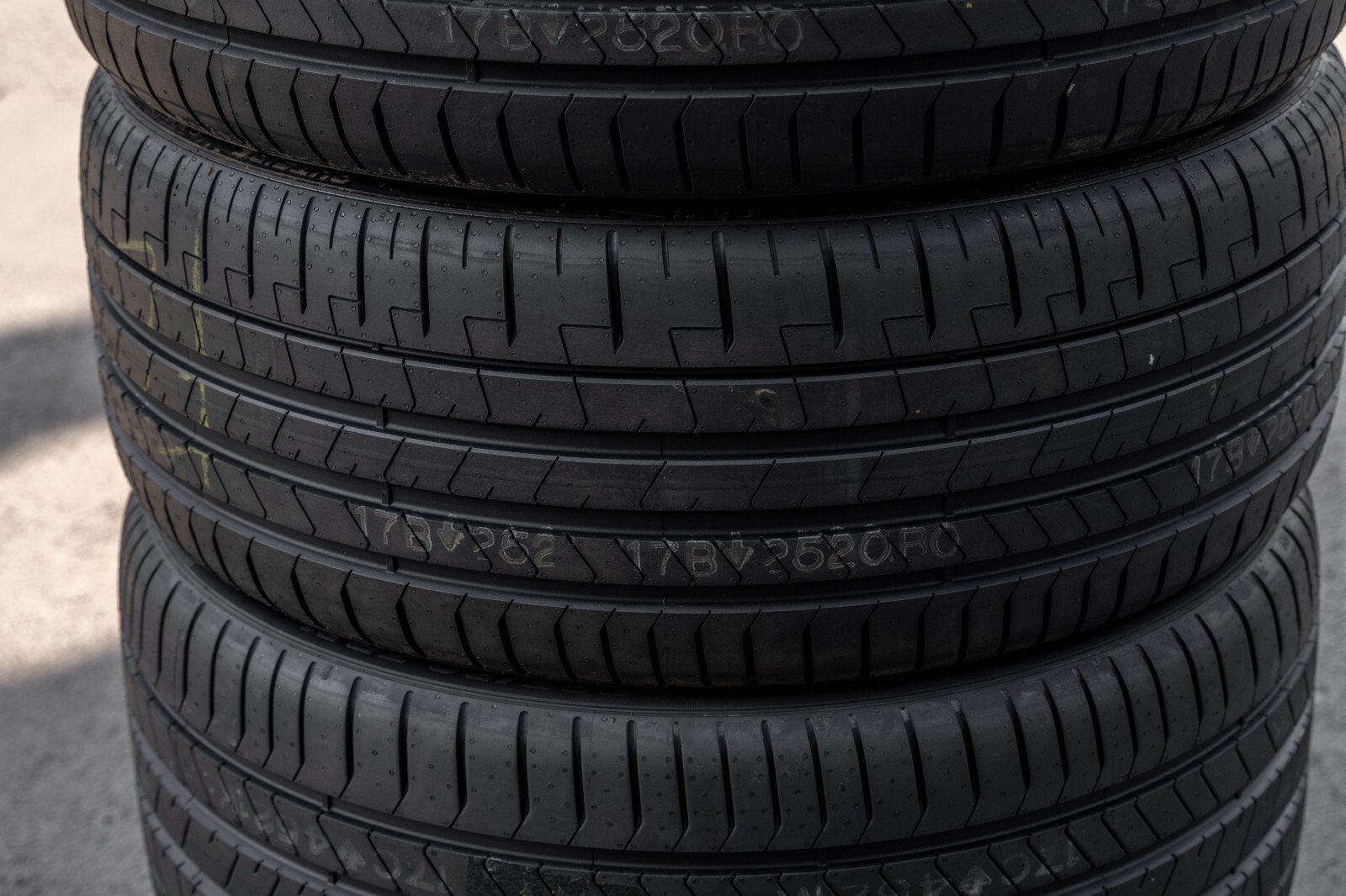 245/35ZR21 96Y 285/30ZR21 100Y Pirelli PZERO PZ4 MGT Summer Tire Set NEW TAKEOFF - Image 4