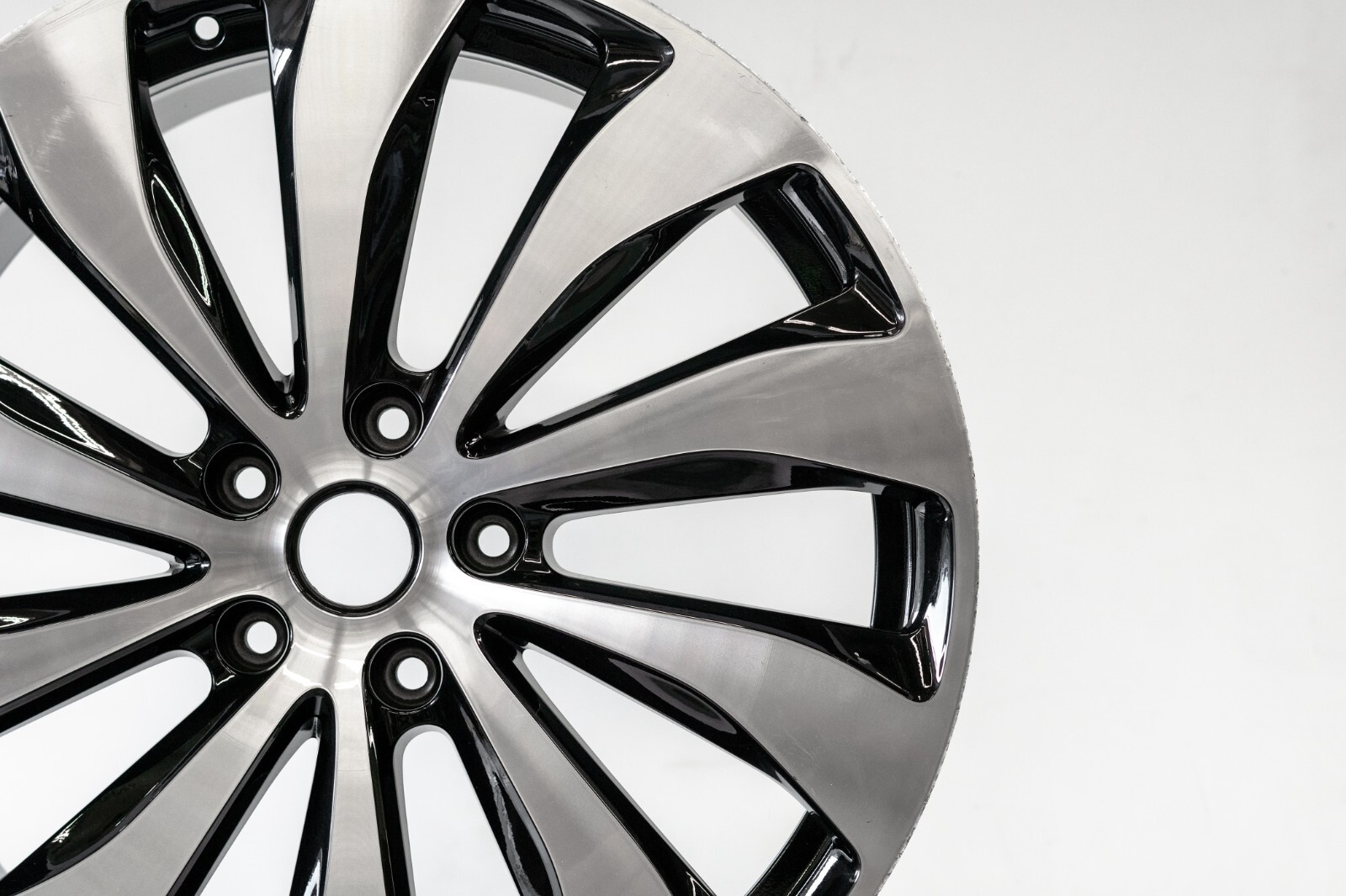 Bentley Flying Spur 22" inch Front rim OEM 2020 2021 2022 2023 Genuine Wheel - Image 4