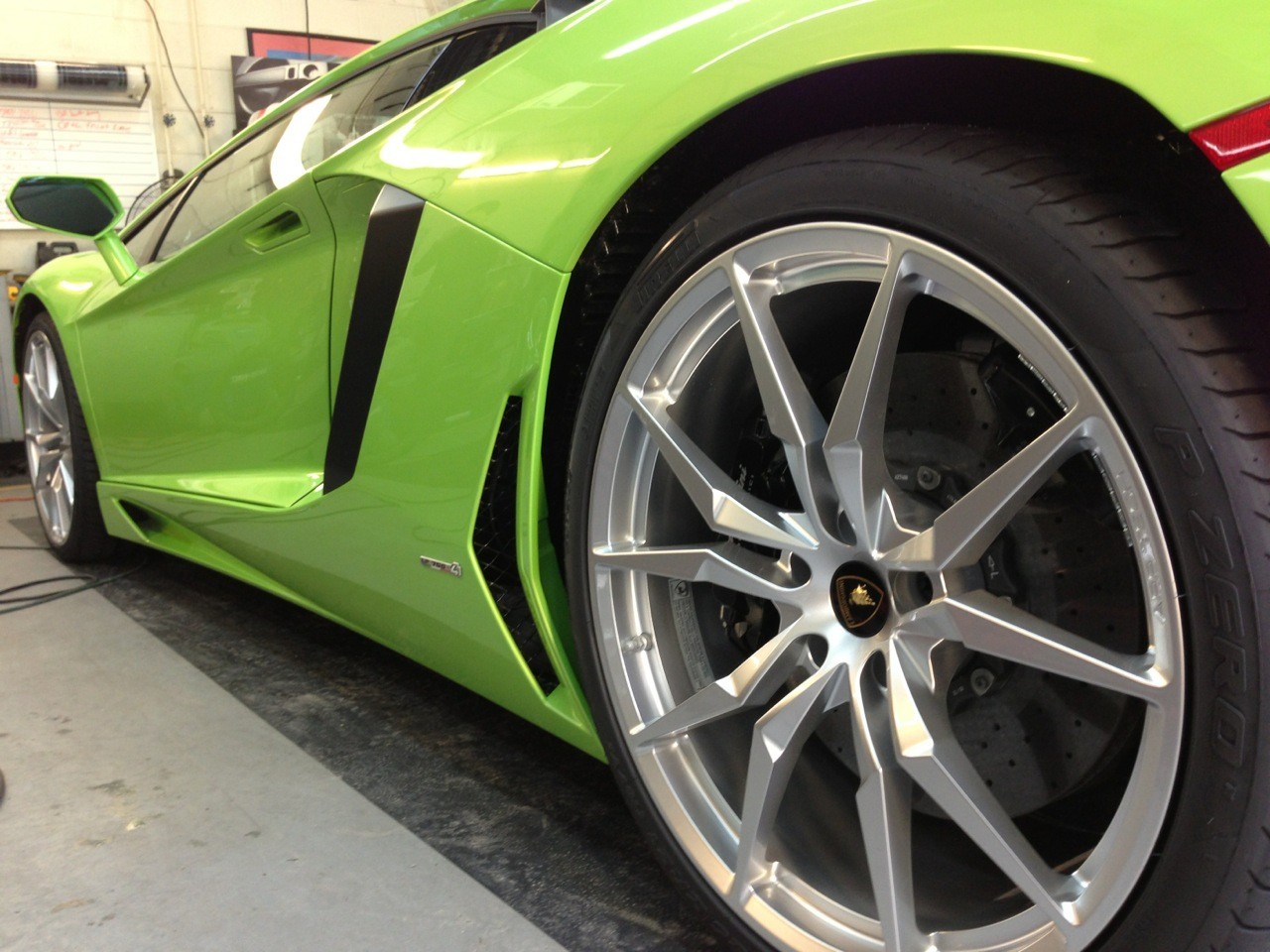 Lamborghini Aventador 21" inch Rear rim OEM 2012-2022 Genuine Forged Dione Wheel - Image 4