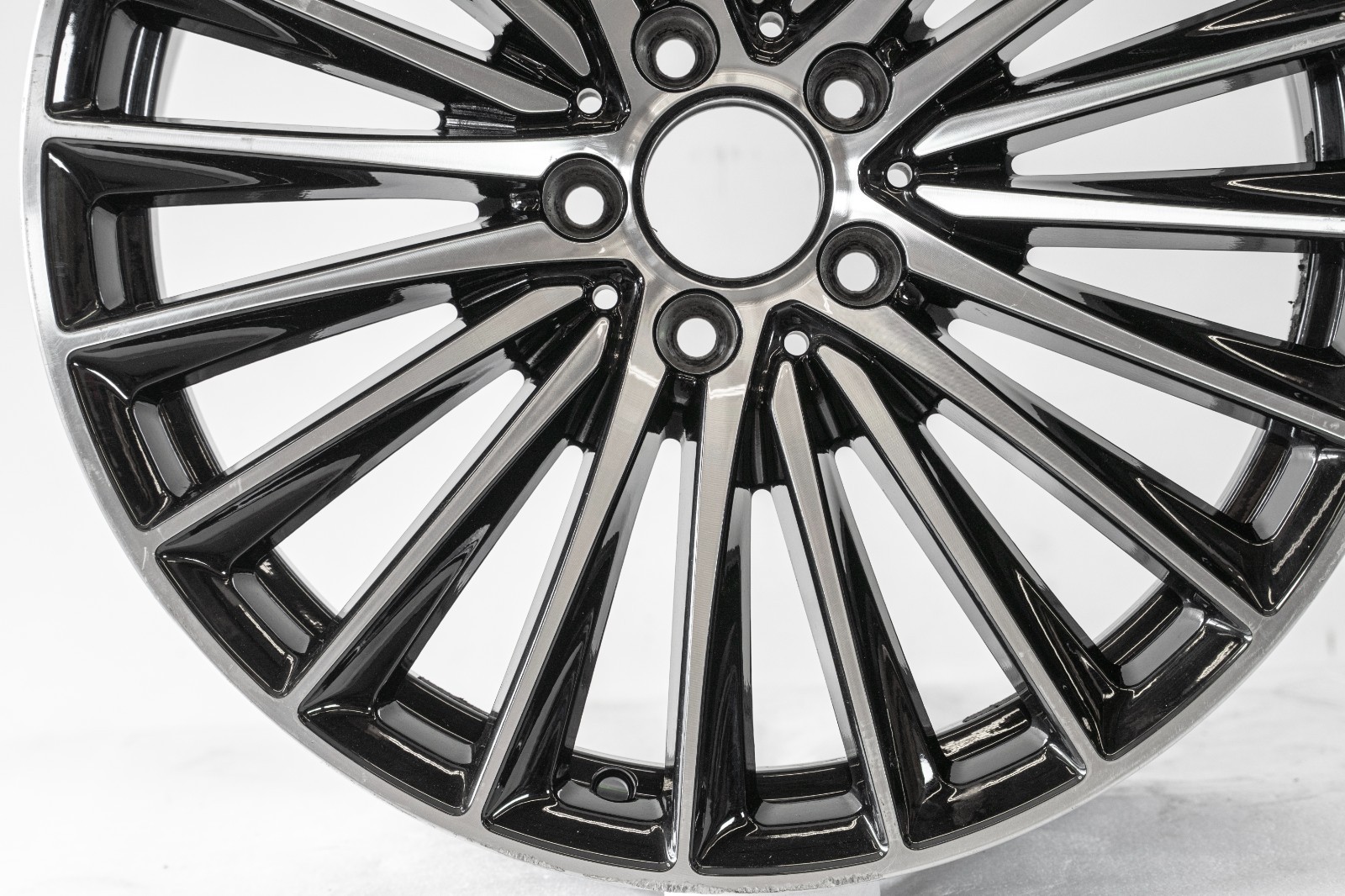 Mercedes C300 19" inch Front rim OEM 2023-2026 Genuine AMG Wheel 2064011900 - Image 5