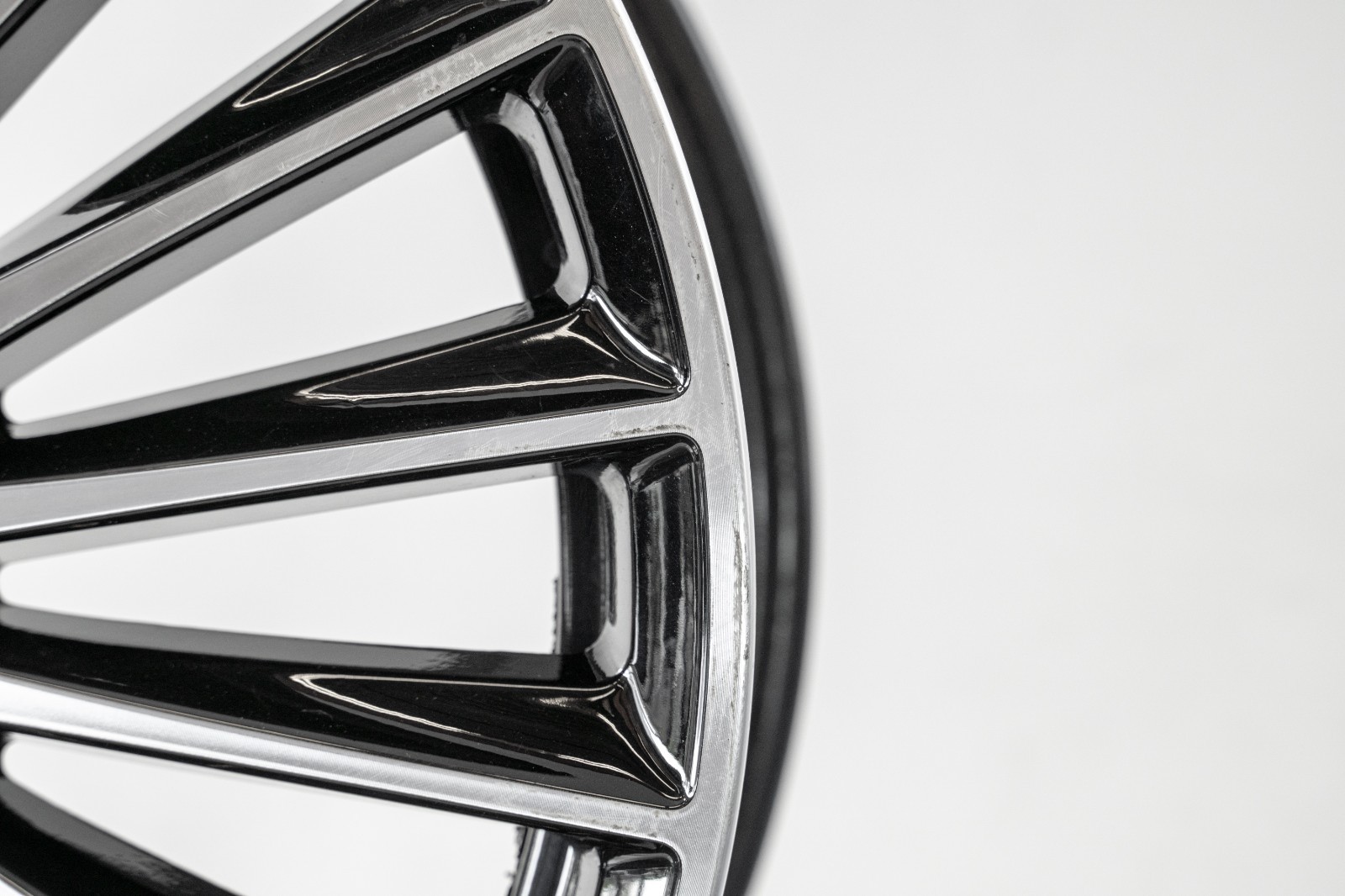 Mercedes C300 19" inch Front rim OEM 2023-2026 Genuine AMG Wheel 2064011900 - Image 7