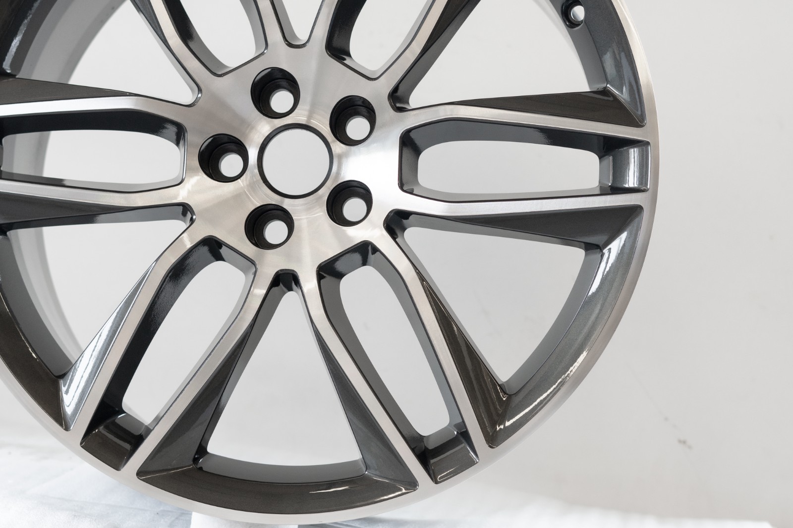 Jaguar F-Type 20" inch Front rim OEM 2014-2018 Genuine Oirginal Gyrodyne Wheel - Image 5